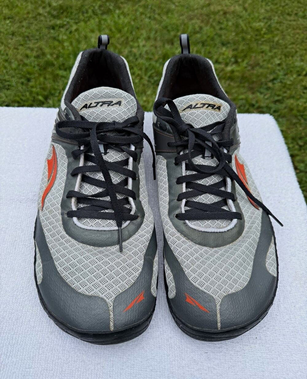 Altra Men’s Low Top Lace Up Athletic Sneakers Gray Black Orange A11141